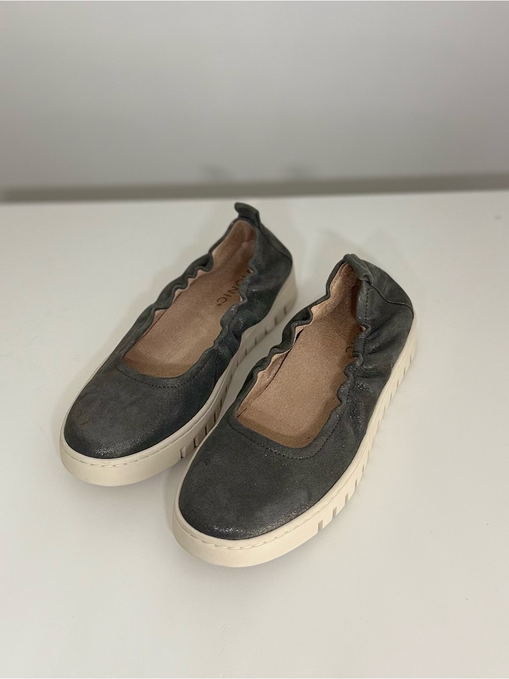 Vionic Uptown Ballet Flat-Silver